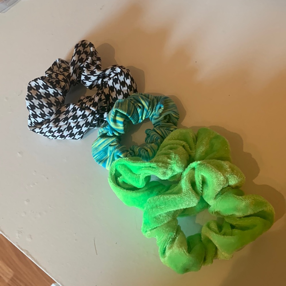 Free with bundle of one!!! 4 scrunchies